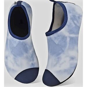 NWT WATELVES ADULT WATER SHOES